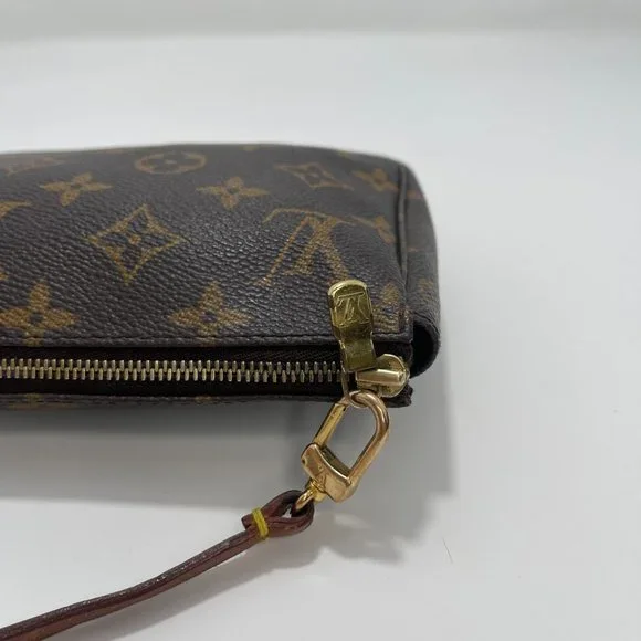 •SOLD•  Louis Vuitton Monogram Pochette Accessories - Picture 6 of 15